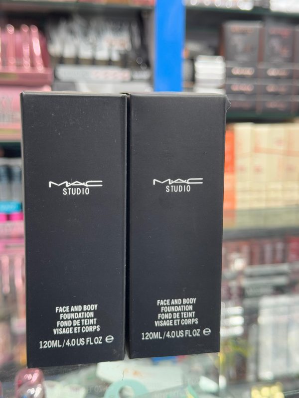 Mac Studio Fix Fluid Liquid Foundation With Broad Spectrum Spf 15 Protection.