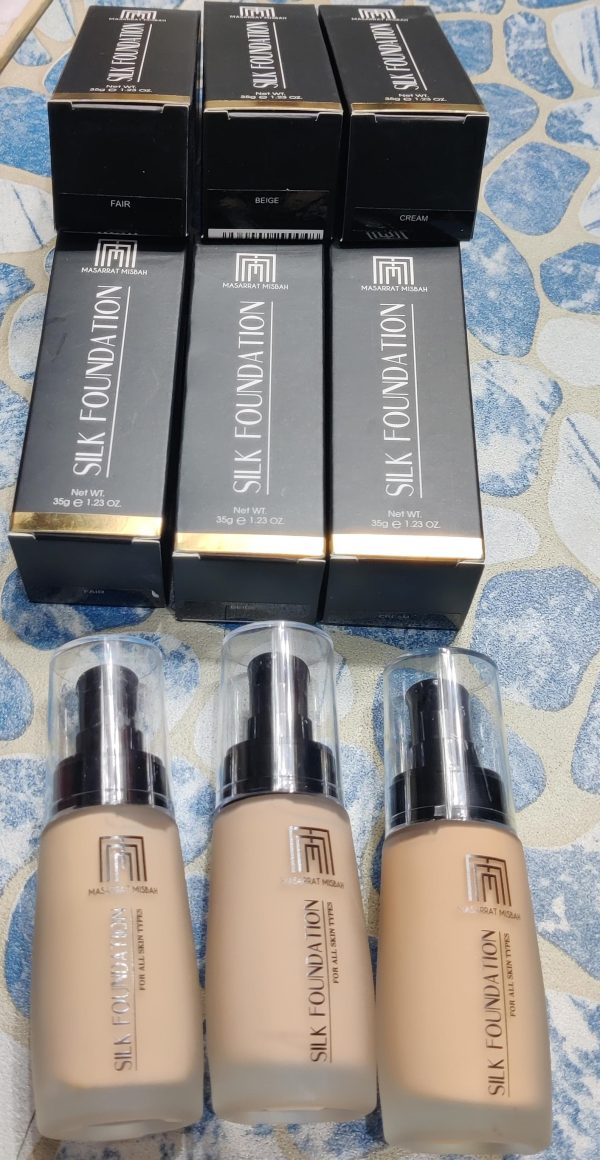 Masarrat Misbah Cream Silk Foundation Shine And Moisturize 35ml