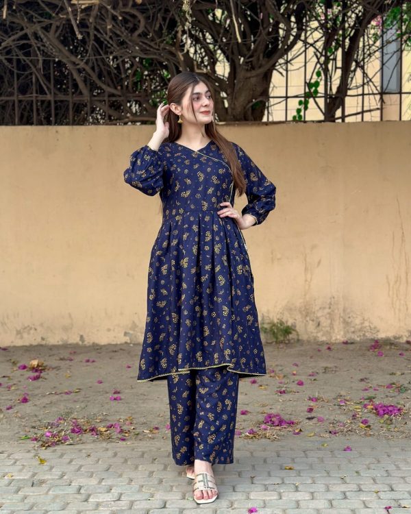 Small Flower Printed Suit Pcs Stitched Suit Stone Winter Linen Suit Winter Collection (blue)